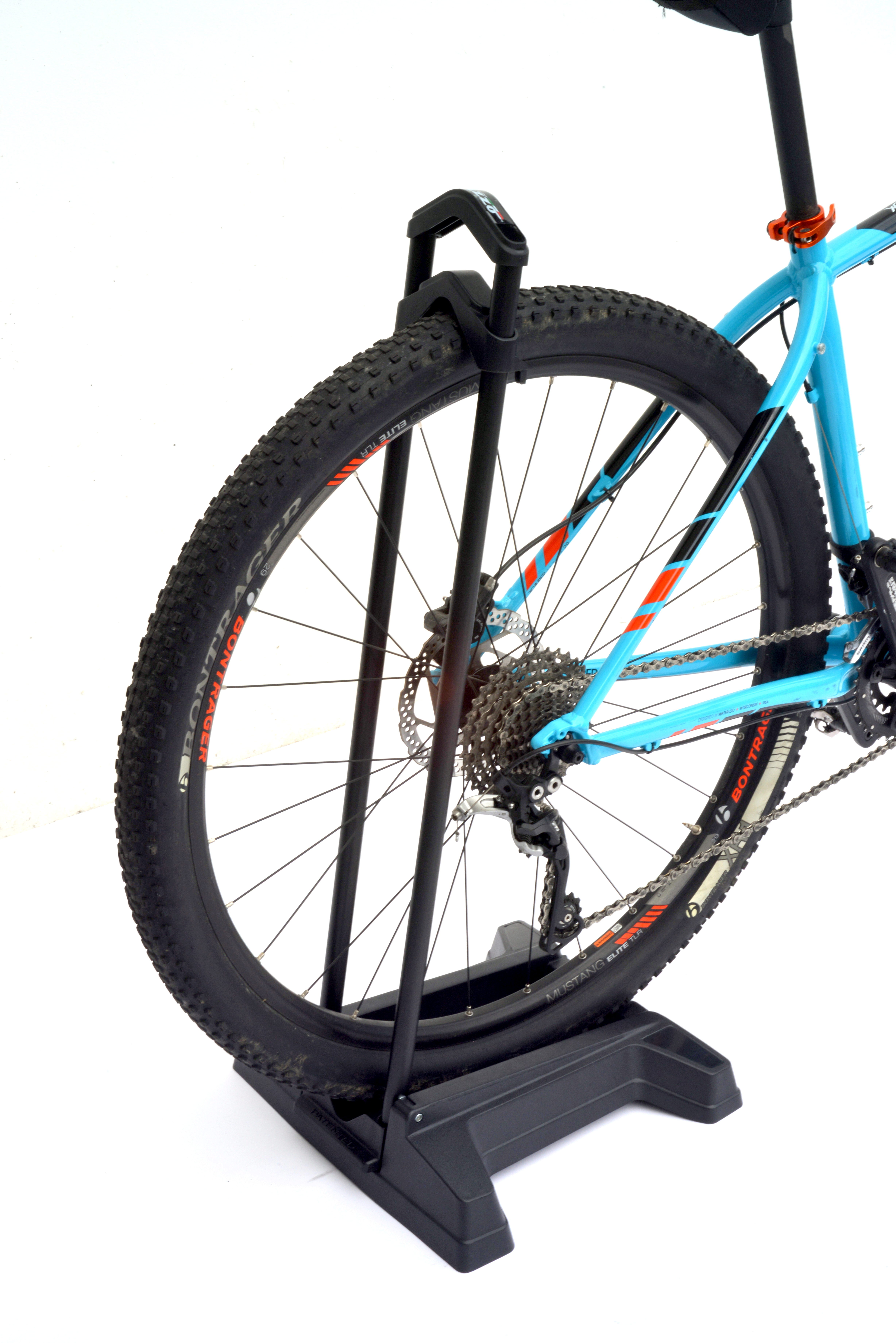 Socle appui des roues de vélo pour le transport sur porte vélo Peruzzo