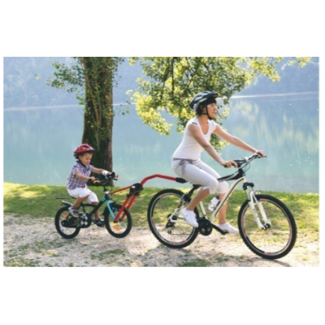 Barre de remorquage vélo enfant PERUZZO Trail Angel rouge modèle assemblée